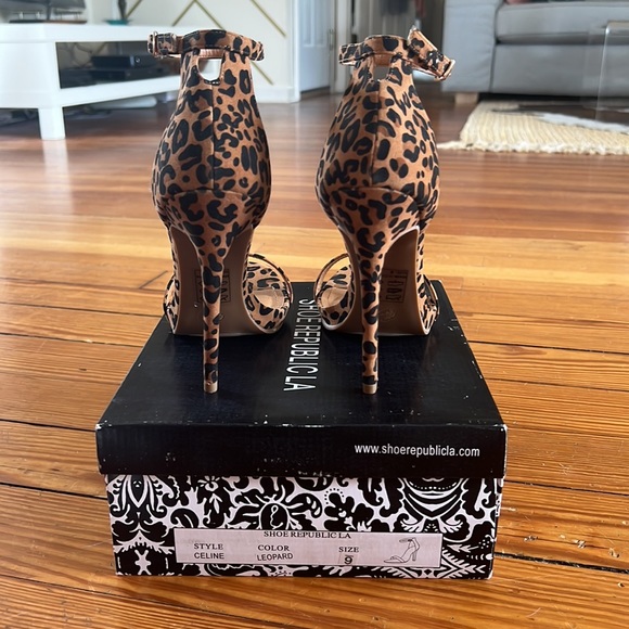 Leopard ankle strap heels - Picture 3 of 3